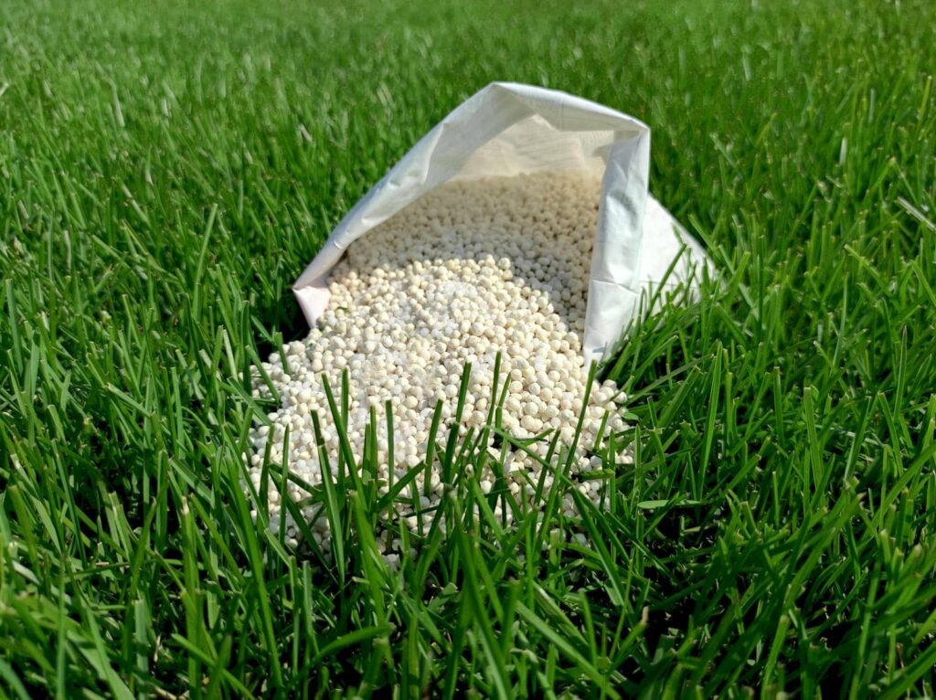 Why Choose Organic Fertilization for Grand Rapids Lawns?