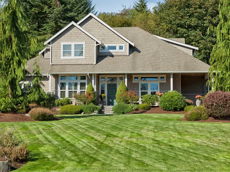 beautiful-mowed-lawn after a kentwood lawn care